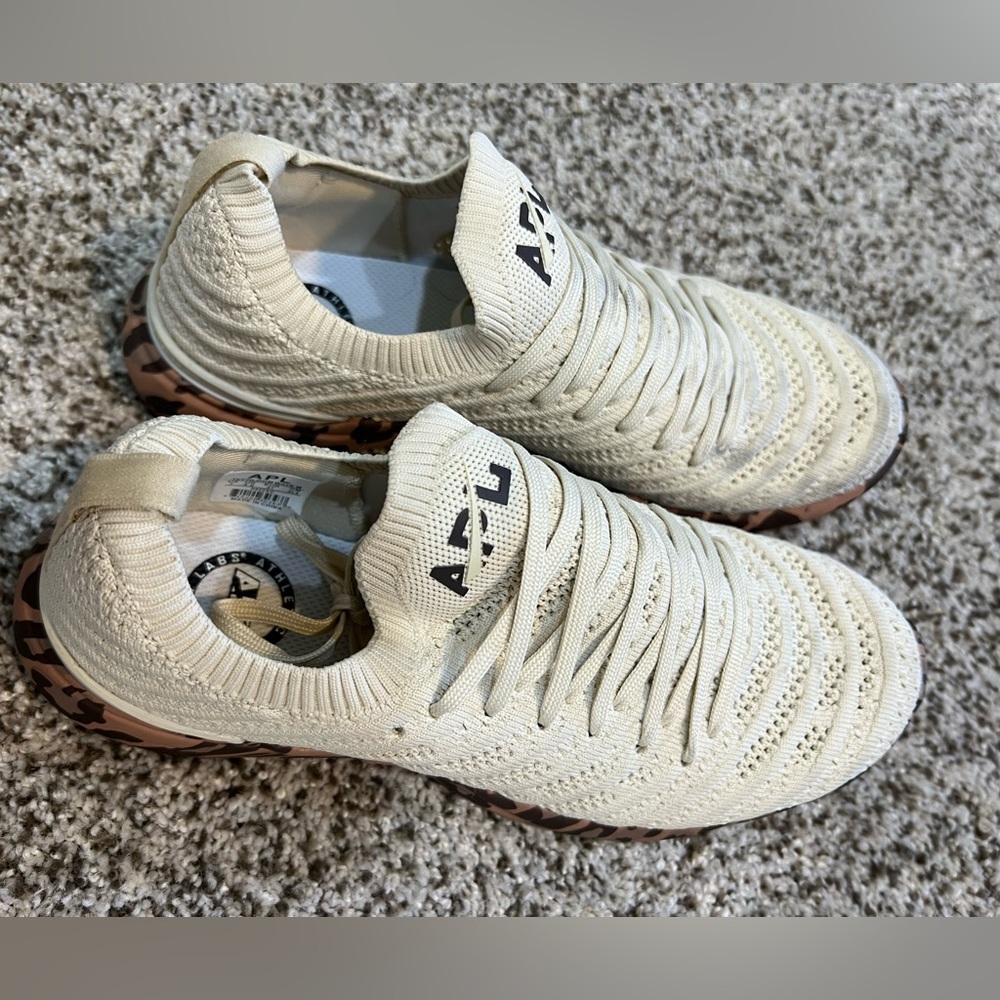 APL Women's Techloom Wave Shoes - Parchment/Leopard